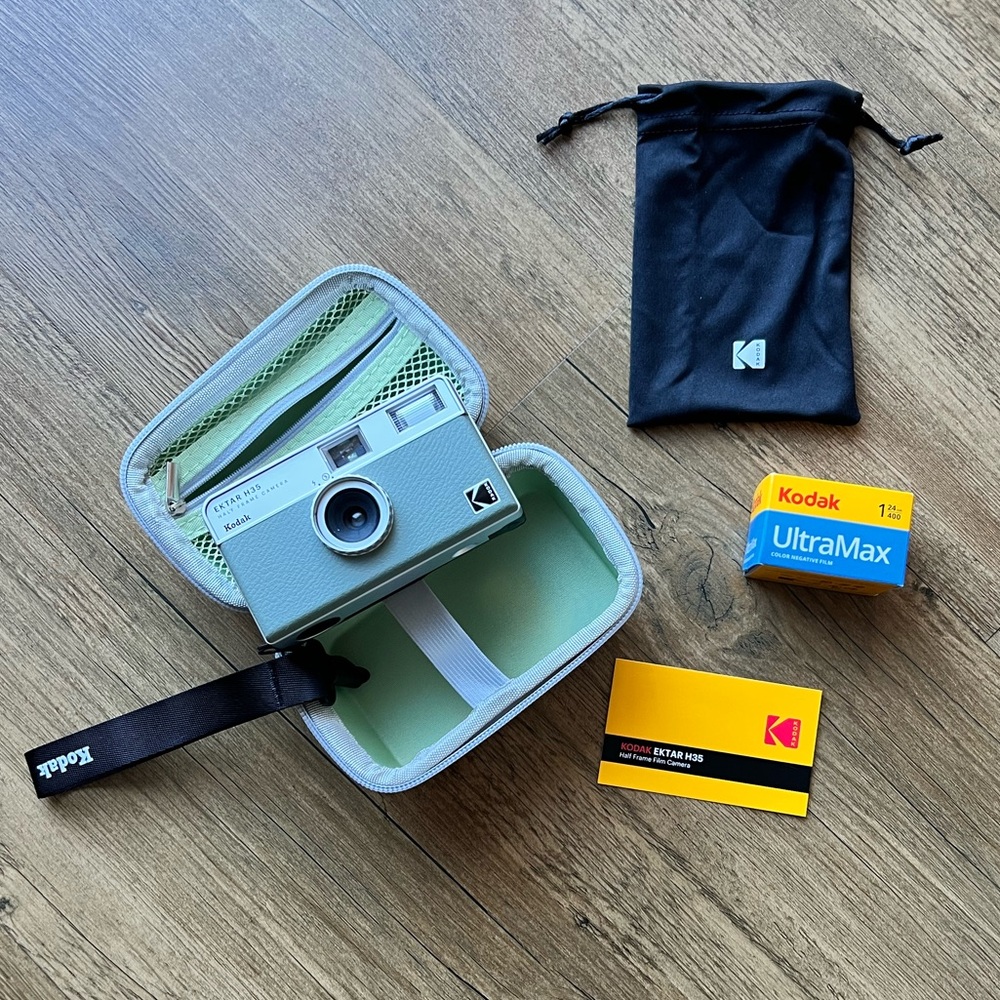 Kodak Ektar H35 Half Frame Film Camera (Sage)